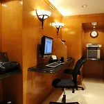 Beverly Hills Plaza Hotel & Spa 